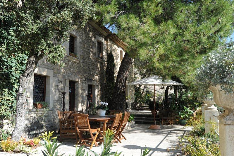 Face au Luberon, superbe maison sur un terrain d'environ 7,5 hectares